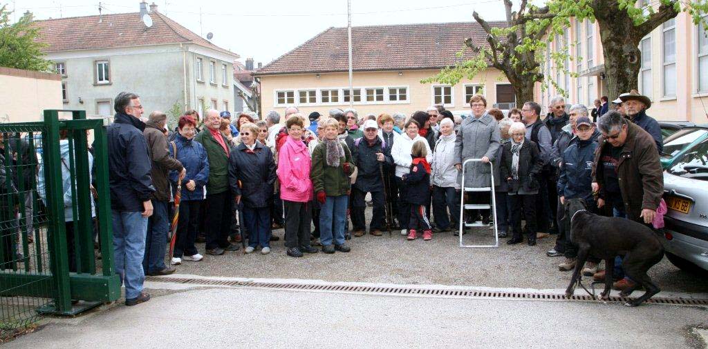 Photo de groupe avec les marcheurs, le 01/05/2013